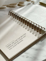 Lade das Bild in den Galerie-Viewer, Kalender 2026 | DIN A5 | beige
