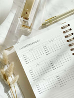 Lade das Bild in den Galerie-Viewer, Kalender 2026 | DIN A5 | beige
