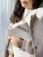 Lade das Bild in den Galerie-Viewer, Kalender 2026 | DIN A5 | hellgrau
